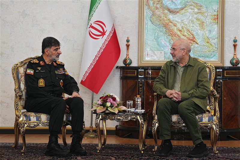 قالیباف به رادان: دشمن به‌دنبال ایجاد ناامنی در داخل کشور است سردار رادان، فرمانده انتظامی کشور و اعضای ستاد فرماندهی انتظامی با قالیباف دیدار و گفت‌وگو کردند. 8 دقیقه پیش