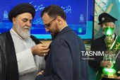 نشان خادمی افتخاری مسجد جمکران بر سینه حسن روح‌الامین نشست