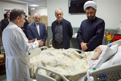 عیادت پزشکیان از آیت‌الله العظمی نوری همدانی
