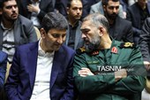 سردار محمد جواد اسدی فرمانده سپاه حفاظت انصار المهدی و ستار هاشمی وزیر ارتباطات و فناوری اطلاعات درمراسم ختم مادر رئیس سازمان برنامه و بودجه