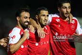 دیدار تیم‌های پرسپولیس و صنعت نفت آبادان