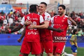 دیدار تیم‌های پرسپولیس و صنعت نفت آبادان
