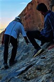 نجات فرد گرفتار در ارتفاعات سخت‌گذر کوه ارنان مهریز