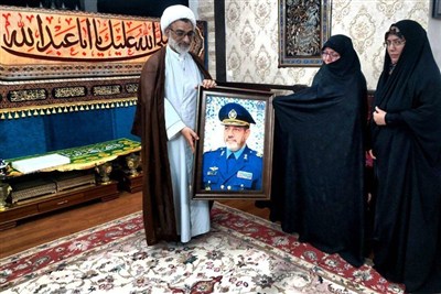 دیدار خسروپناه با خانواده شهید نصیرزاده