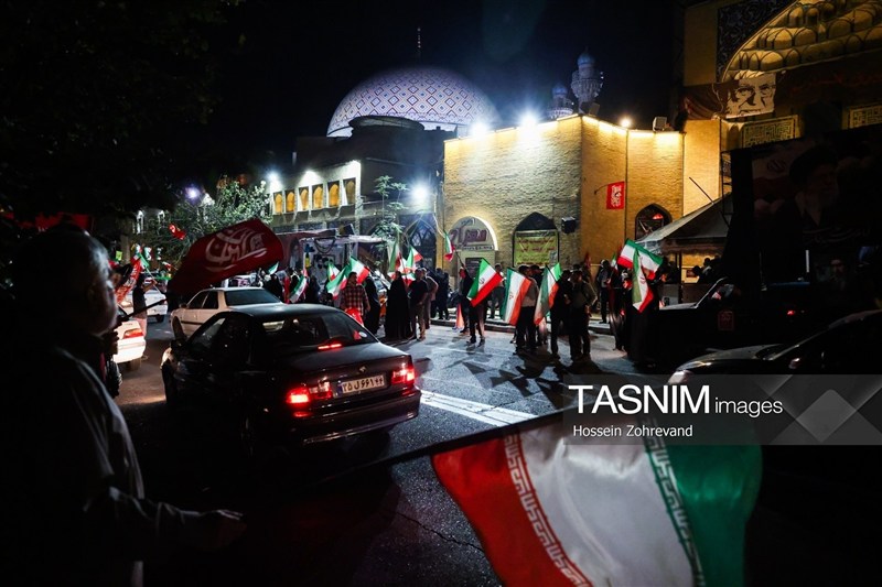 اجتماع خیابانی پس از برگزاری مراسم سوگواری رهبر شهید امت و اساتید و دانشجویان شهید