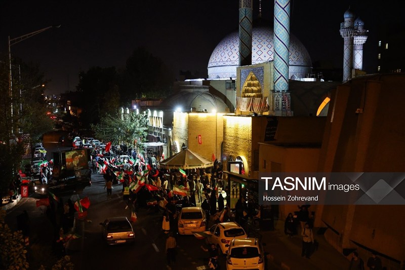 اجتماع خیابانی پس از برگزاری مراسم سوگواری رهبر شهید امت و اساتید و دانشجویان شهید