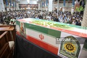 وداع پرشور مردم قم با پیکر شهید آقایی