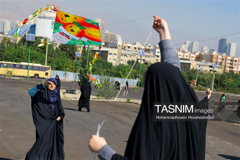 پرواز بادبادک ها به یاد کودکان میناب و غزه