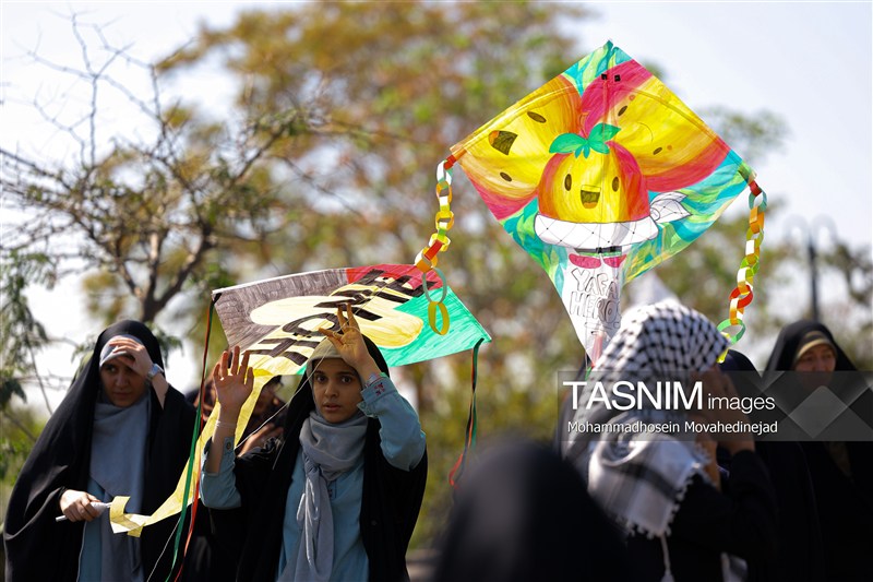 پرواز بادبادک ها به یاد کودکان میناب و غزه