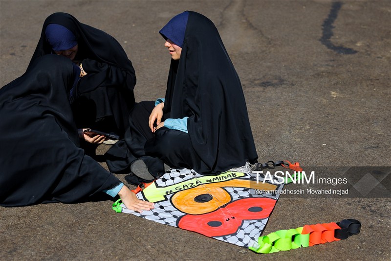 پرواز بادبادک ها به یاد کودکان میناب و غزه
