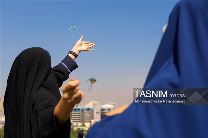 پرواز بادبادک ها به یاد کودکان میناب و غزه