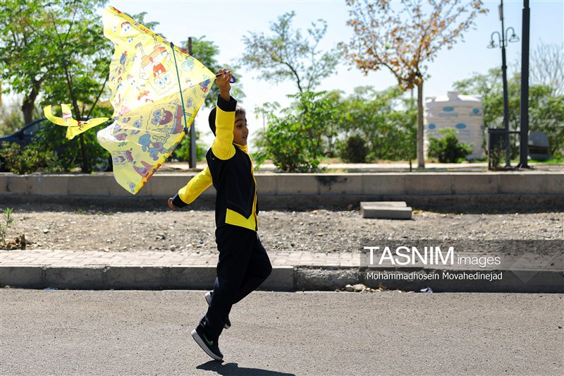 پرواز بادبادک ها به یاد کودکان میناب و غزه