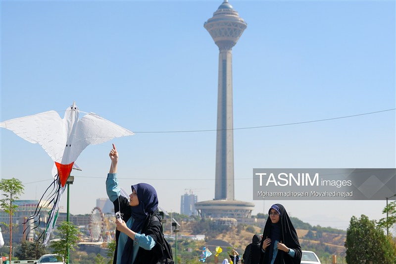پرواز بادبادک ها به یاد کودکان میناب و غزه
