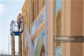 شست‌وشو دیوارهای مسجد مقدس جمکران