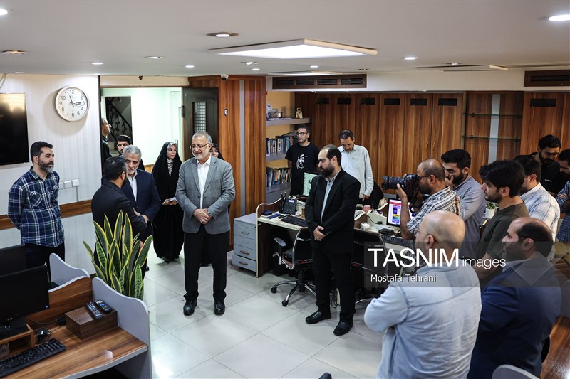 علیرضا زاکانی شهردار تهران در حاشیه بازدید از تحریریه این خبرگزاری