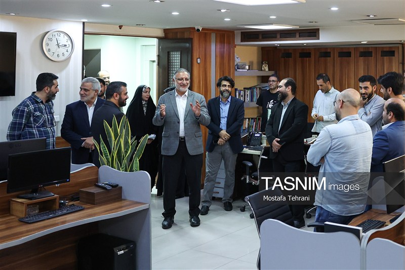 علیرضا زاکانی شهردار تهران در حاشیه بازدید از تحریریه این خبرگزاری