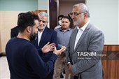 علیرضا زاکانی شهردار تهران و مجید قلی زاده مدیر عامل خبرگزاری تسنیم در حاشیه بازدید از تحریریه این خبرگزاری