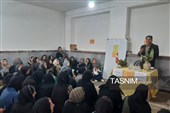 سواد رسانه‌ای به دبیرستان الزهرا سنندج رسید؛ صیانت از نسل آینده+تصویر