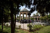 مراسم نثـر الورود على ضریح الشاعر حافظ الشیرازی