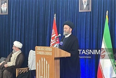 طنین شعر «رهبر شهید» در زنجان؛ پیوند ادبیات و مقاومت در حسینیه اعظم