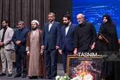 تقدیر از خانواده های معظم شهدا توسط سیدمحمدامین آقامیری در حاشیه نشست خبری دبیر شورای عالی و رئیس مرکز ملی فضای مجازی