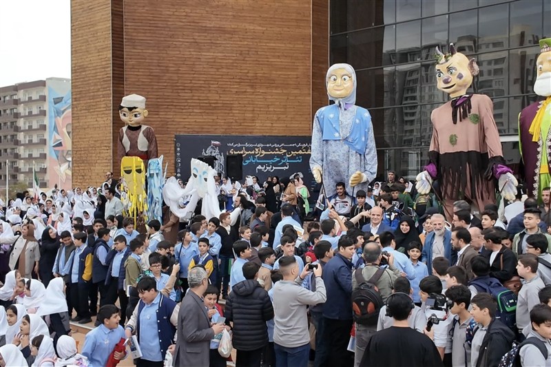 افتتاحیه جشنواره تئاتر خیابانی «تبریزیم»