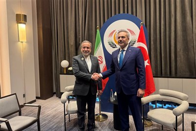 وزير الخارجية الايراني يلتقي نظيره التركي في بغداد