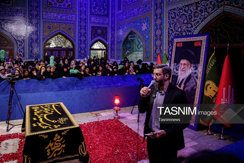 مرثیه سرایی و حماسه خوانی در جوار مزار رهبر شهید انقلاب