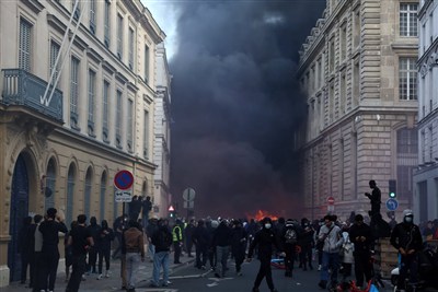 France on 'Maximum Vigilance' as Government Weighs Banning Further Gatherings