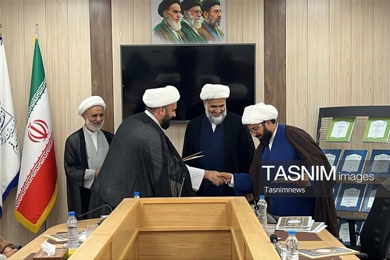 تقدیر از پایان‌نامه‌های برتر حوزوی با محوریت اندیشه امامان انقلاب