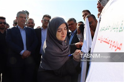    فاطمه مهاجرانی، سخنگوی دولت  و مهدی زندیه وکیلی، استاندار مرکزی