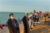 تشکیل زنجیره‌ انسانی در جوار ساحل جزیره هرمز