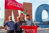 تشکیل زنجیره‌ انسانی در جوار ساحل جزیره هرمز