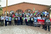 تشکیل زنجیره‌ انسانی در جوار ساحل جزیره هرمز