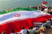 تشکیل زنجیره‌ انسانی در جوار ساحل جزیره هرمز