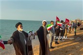 تشکیل سلسلة بشریة على شواطئ جزیرة هرمز
