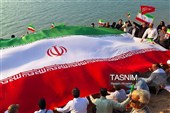 تشکیل سلسلة بشریة على شواطئ جزیرة هرمز