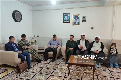 دیدار مسئولان سپاه زنجان با خانواده شهید پناه‌علی‌پور ایمانی