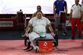 مدال نقره پاراآسیایی بر گردن وزنه‌بردار البرزی