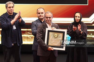 بزرگداشت جعفر صانعی‌مقدم مدیر و چهره پیشکسوت فرهنگی و هنری در اختتامیه چهل وسومین جشنواره فیلم کوتاه تهران