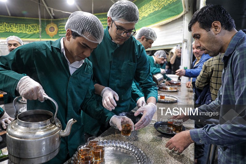 حضور رتبههای برتر کنکور سراسری و نخبگان علمی کشور در چایخانه حضرت رضا (ع)