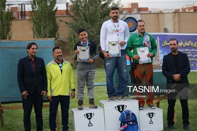 تقدیم مدال‌های کمانداران زنجانی به شهدای میناب