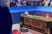 الرئیس الایرانی یزور مرقد قائد الثورة الإسلامیة الشهید