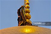  تعویض پرچم حرم امام رضا علیه‌السلام به مناسبت شهادت حضرت زهرا سلام‌الله علیها 