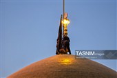  تعویض پرچم حرم امام رضا علیه‌السلام به مناسبت شهادت حضرت زهرا سلام‌الله علیها 