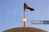  تعویض پرچم حرم امام رضا علیه‌السلام به مناسبت شهادت حضرت زهرا سلام‌الله علیها 
