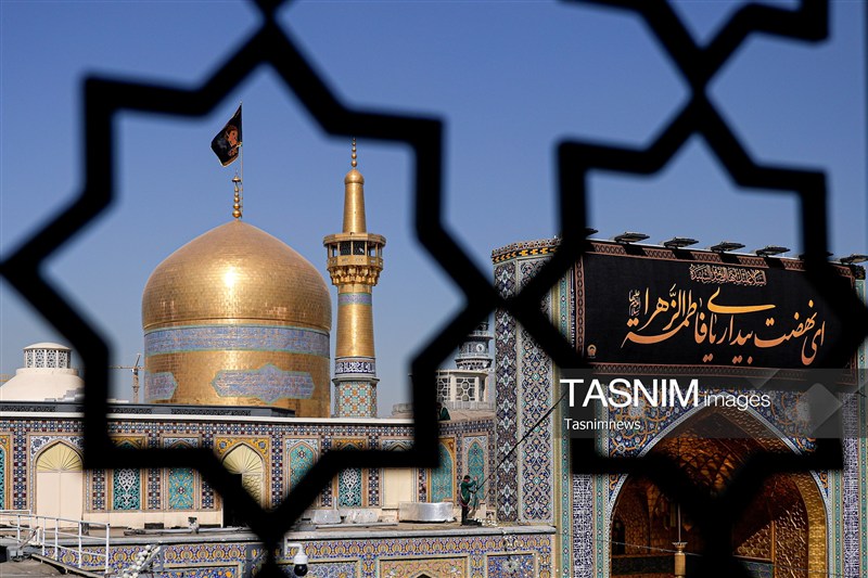 نصب کتیبه‌های شهادت حضرت زهرا(س) در حرم مطهر رضوی