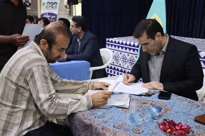 بررسی مشکلات بیش از 100  نفر از شهروندان در میز ارتباطات مردمی دشتی