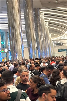ببینید|هراس در دبی؛ هجوم مسافران برای خروج از امارات