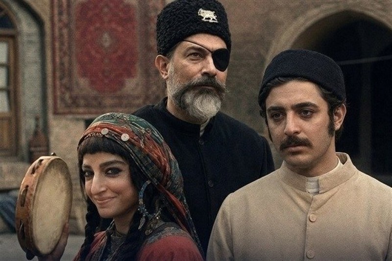 چرا دیالوگهای سریال «سرخ و سیاه» صریح و منشوریاند؟